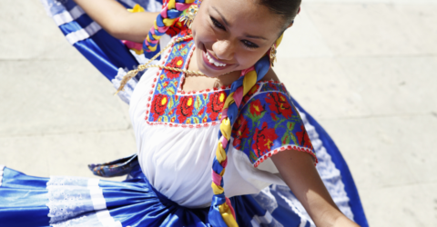 danseuse robe colorée