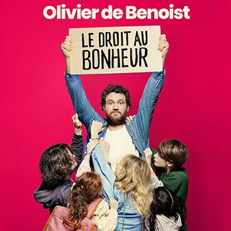 affiche spectacle humour olivier de benoist fond rouge il brandit une panacarte avec écrit "Le droit au bonheur"